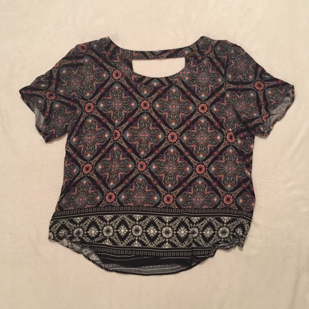 Patterned Shirt with Keyhole Back